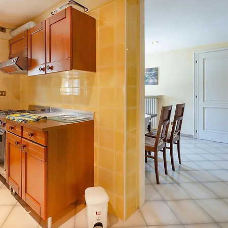 Montegolo, Felice Apartment