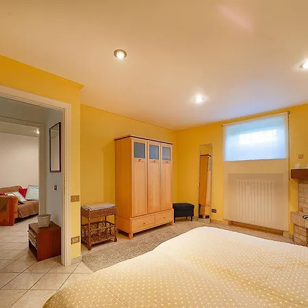 Montegolo, Felice Apartment